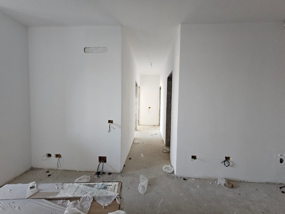 Tirane, jepet me qera zyre Kati 1, 147 m² 1.500 € (Rruga Mine Peza)