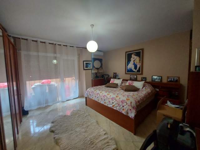 Tirane, jepet me qera apartament 2+1+BLK Kati 1, 136 m² 600 Euro (Selvia)