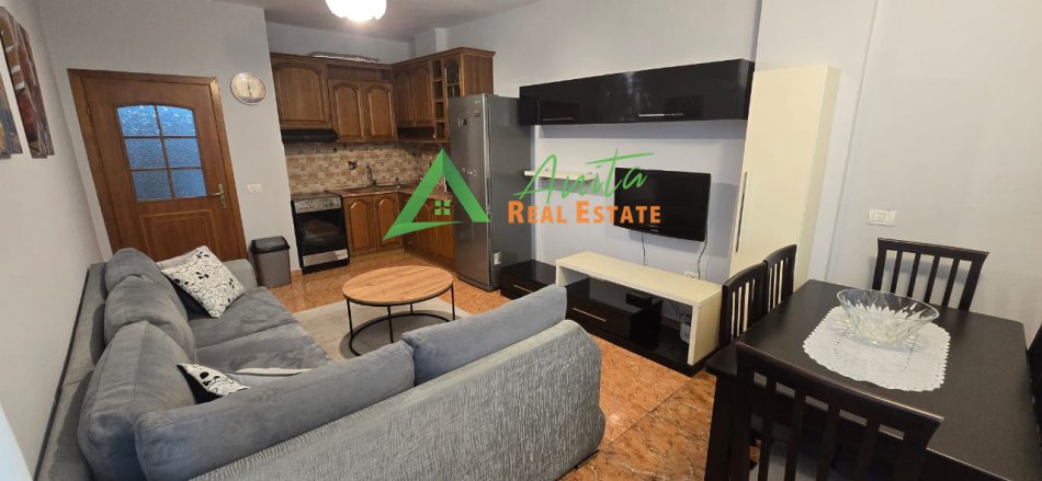Tirane, jepet me qera apartament 1+1+Ballkon Kati 7, 55 m² (Rruga e Kavajes)