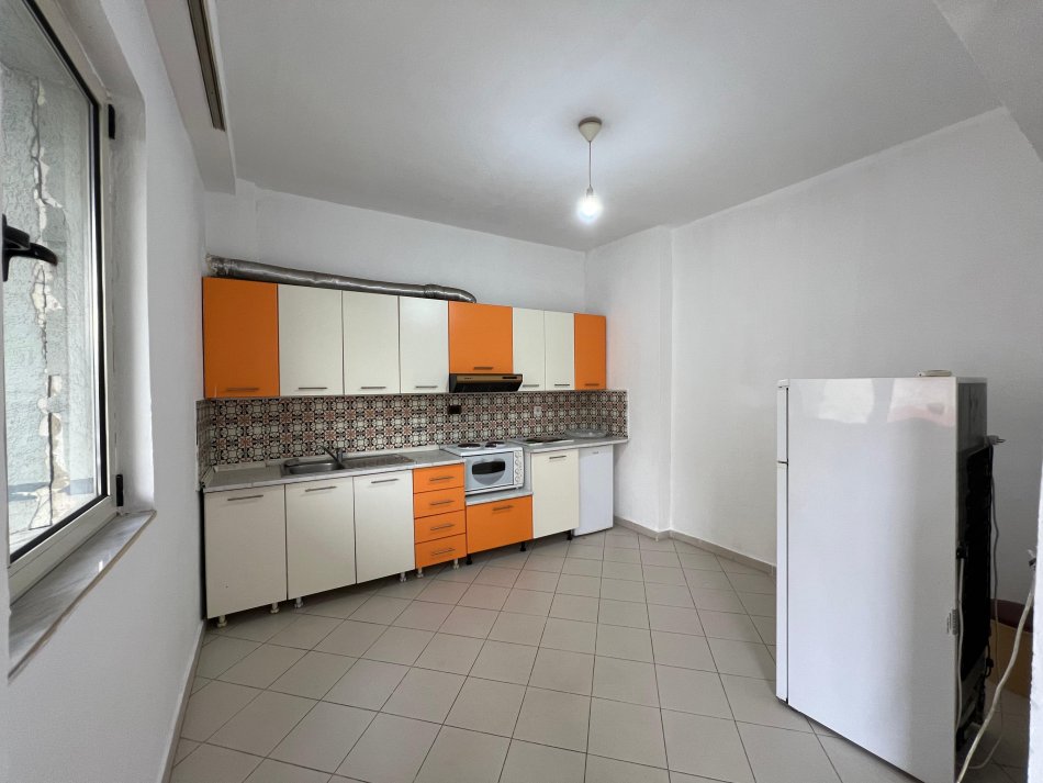 Shqiperi, shitet apartament 1+1+Ballkon Kati 4, 70 m² 120.000 € (Shkolla Osman Myderizi)