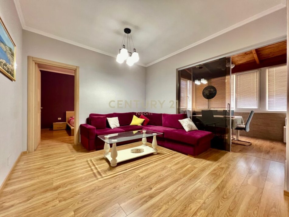 Tirane, shitet apartament 1+1+Ballkon Kati 9, 75 m² 150.000 € (Komuna e Parisit, prane Kika 1)