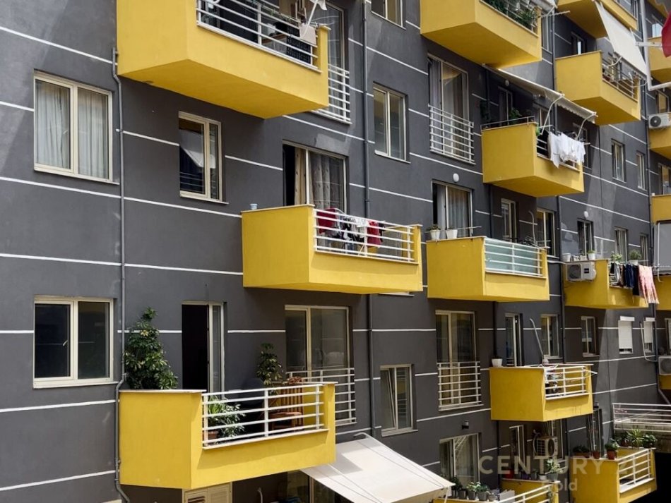 Tirane, jepet me qera apartament 1+1+Ballkon Kati 3, 76 m² 270 € (APARTAMENT 1+1 NE SHKOZE!)