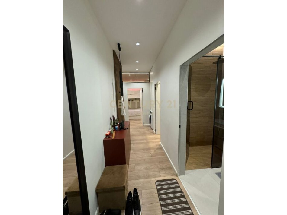 Tirane, shitet apartament 2+1+Ballkon Kati 5, 89 m² 270.000 € (Shitet apartament 2+1+post parkimi kompleksi Square 21)