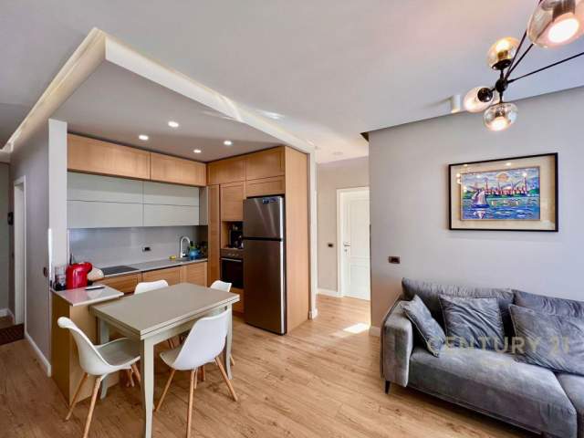 Tirane, shitet apartament 2+1 Kati 4, 92 m² 160.000 Euro
