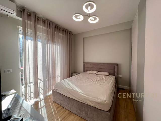 Tirane, shitet apartament 2+1 Kati 4, 92 m² 160.000 Euro