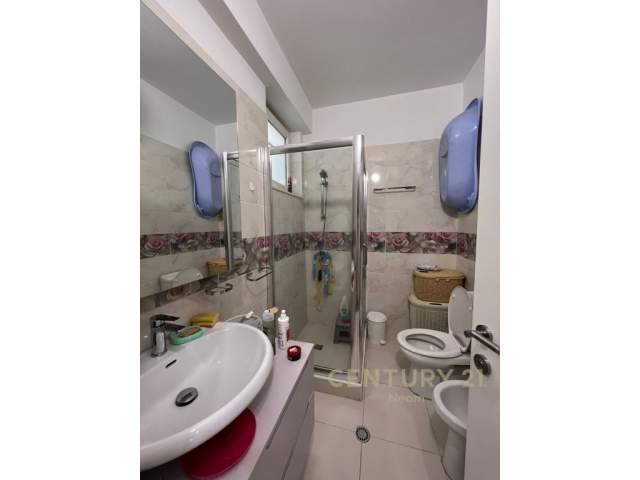 Tirane, shitet apartament 2+1 Kati 4, 92 m² 160.000 Euro