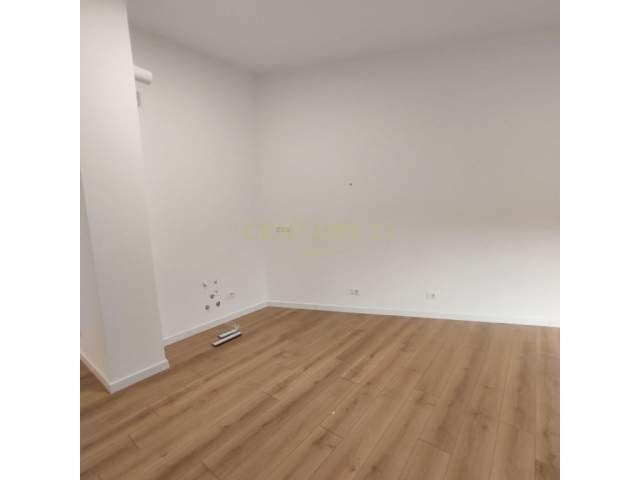 JAPIM ME QIRA APARTAMENT 2+1 PER ZYRA, BULEVARDI ZOGU I PARE! 700 € /Muaj