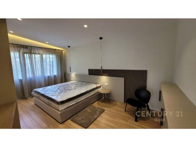 Tirane, jap me qera Vile 4+1+BLK Kati 3, 325 m² 2800 Euro (mjull bathore)