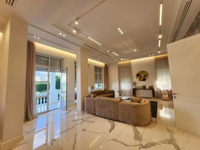 Tirane, shitet Vile 3 Katshe Kati 3, 666 m² 2.600.000 Euro