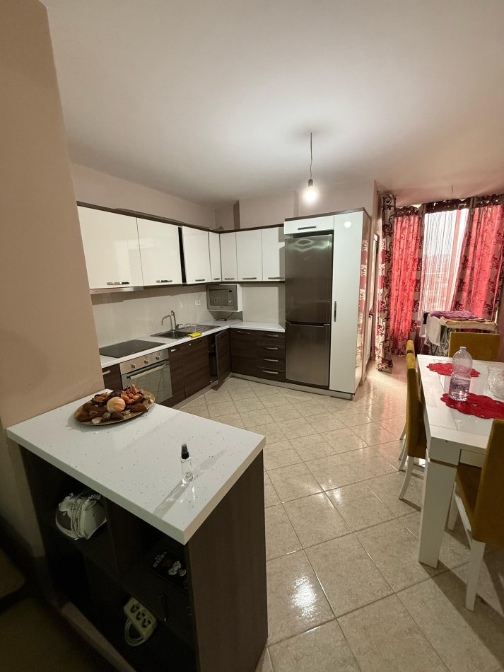Tirane, jepet me qera apartament 1+1 , 350 € (Misto Mame)