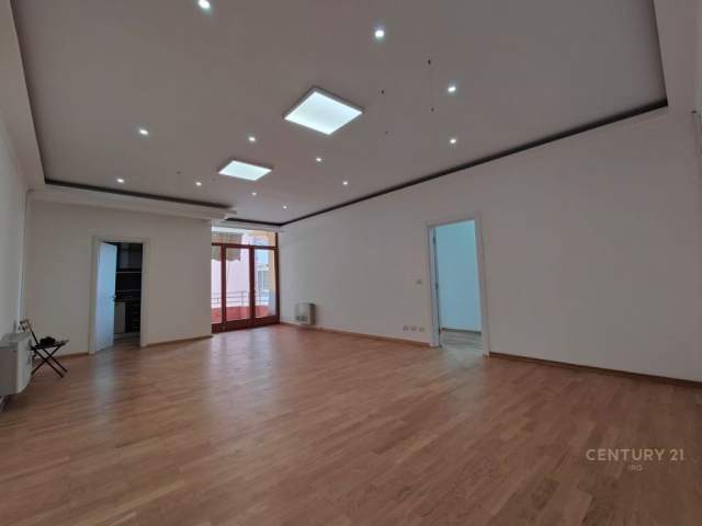 Tirane, jepet me qera zyre Kati 4, 210 m² 2.000 Euro (Nikola Tupe)