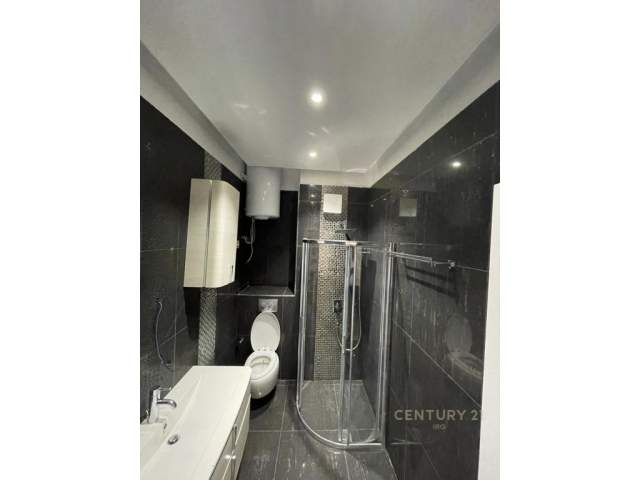 Tirane, jepet me qera zyre Kati 3, 102 m² 1.200 Euro