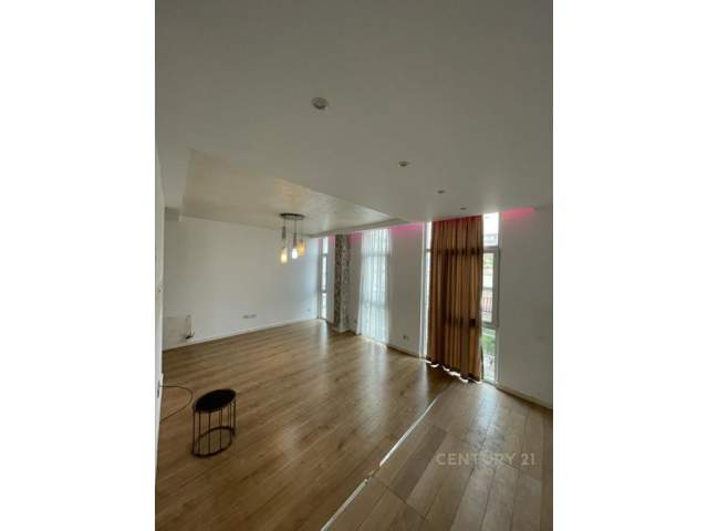 Tirane, jepet me qera zyre Kati 3, 102 m² 1.200 Euro