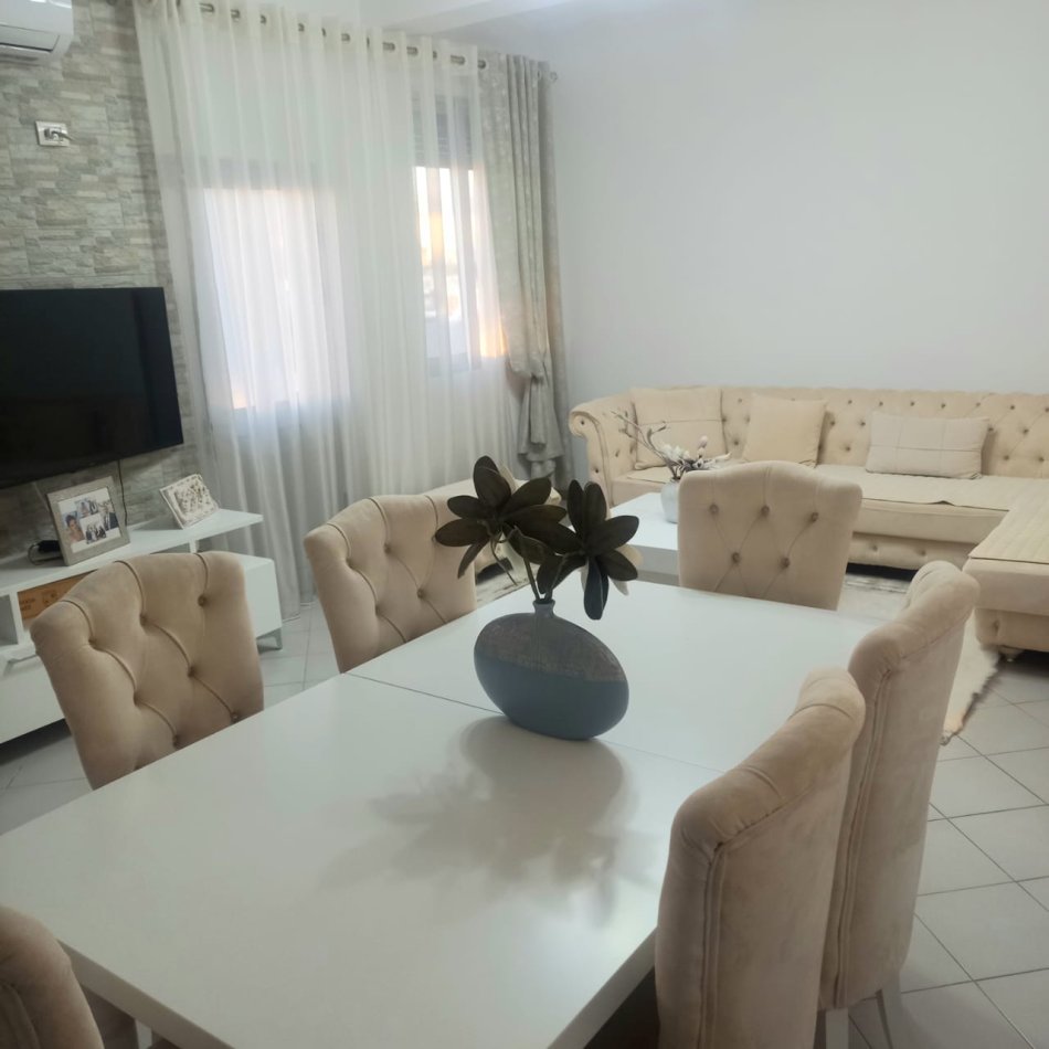 Tirane, shitet Vile 2 Katshe Kati 2, 305 m² 355.000 € (Albanet Kamez)