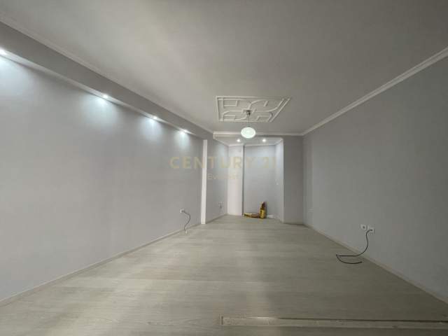 Tirane, shitet apartament 1+1 Kati 3, 73 m² 70.000 Euro (Yzberish)