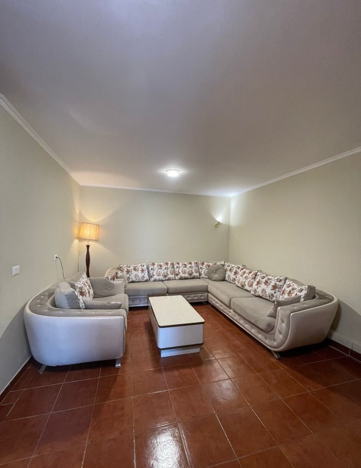 Tirane, jepet me qera apartament 3+1+Aneks+Ballkon Kati 9, 124 m² 600 € (Komuna e Parisit)
