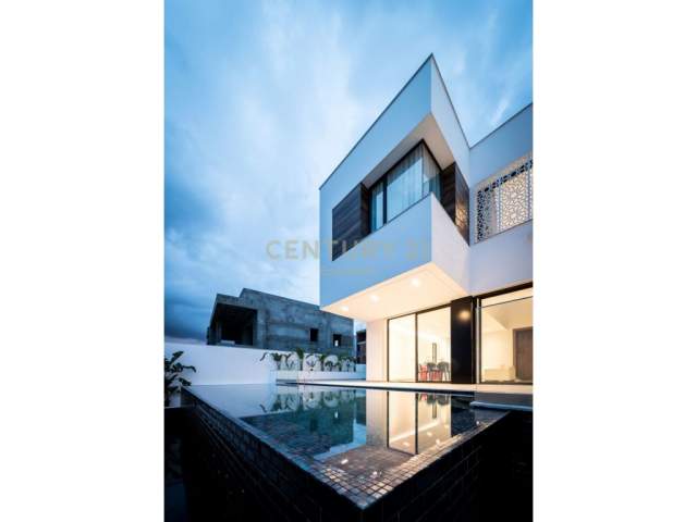 Durres, shitet Vile 2 Katshe Kati 2, 209 m² 750.000 Euro (Vila e Zogut)