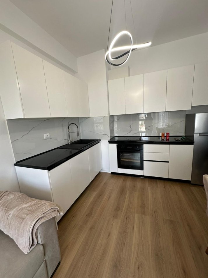 Tirane, jepet me qera apartament 1+1+Ballkon Kati 7, 65 m² 400 € (Pasho Hysa Rezidenca Kaim)