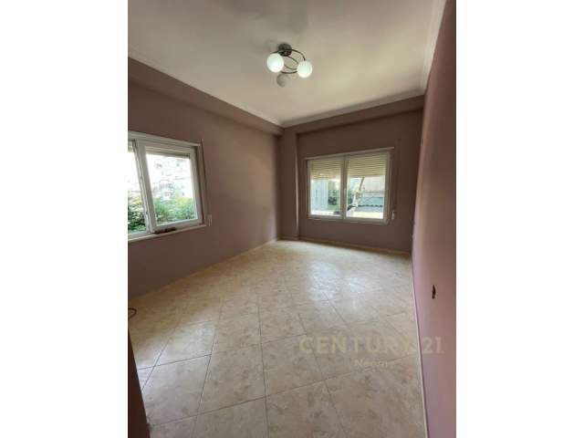 Tirane, shitet apartament 2+1+A+BLK Kati 1, 122.000 Euro (Bill Klinton)