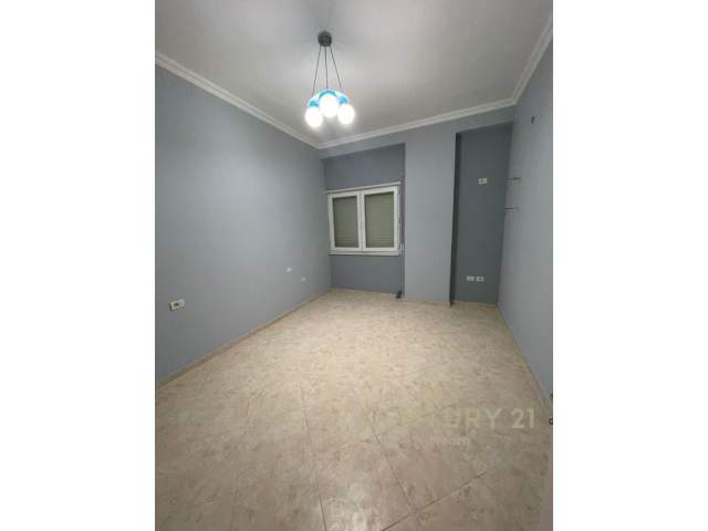 Tirane, shitet apartament 2+1+A+BLK Kati 1, 122.000 Euro (Bill Klinton)