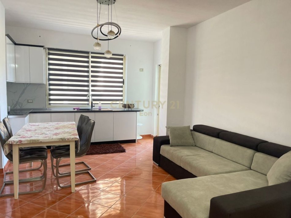 Durres, jepet me qera apartament 1+1 Kati 1, 70 m² 300 € (golem)