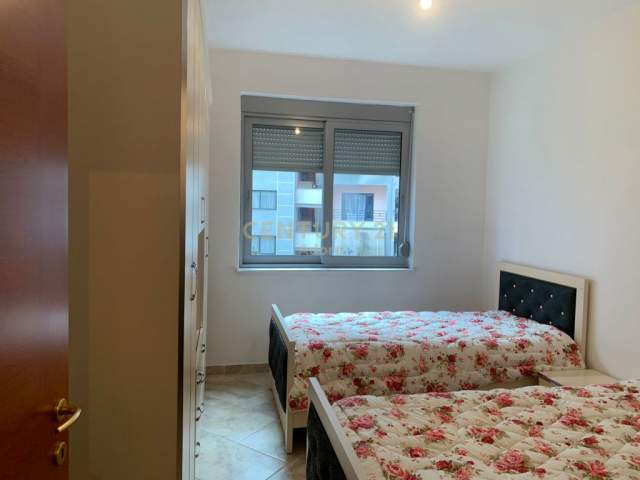 Tirane, jepet me qera 350