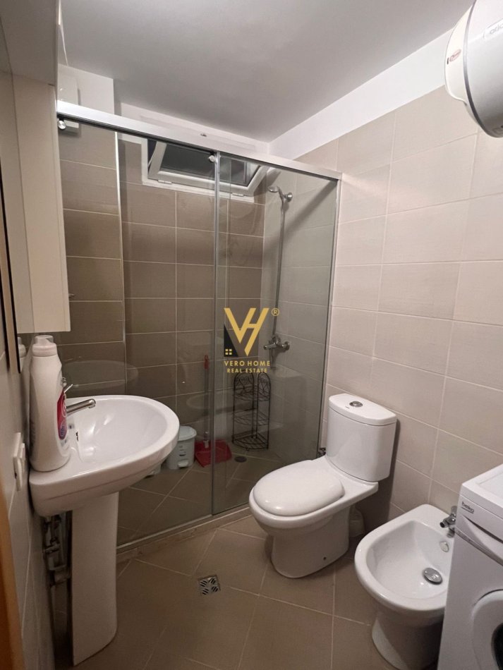 Tirane, jepet me qera apartament 2+1+Ballkon Kati 3, 130 m² 800 € (KOPSHTI BOTANIK)