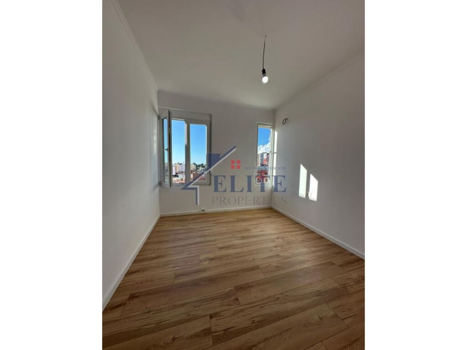 Tirane, shitet apartament 2+1 Kati 5, 74 m² 132.000 € (Xhamllik)