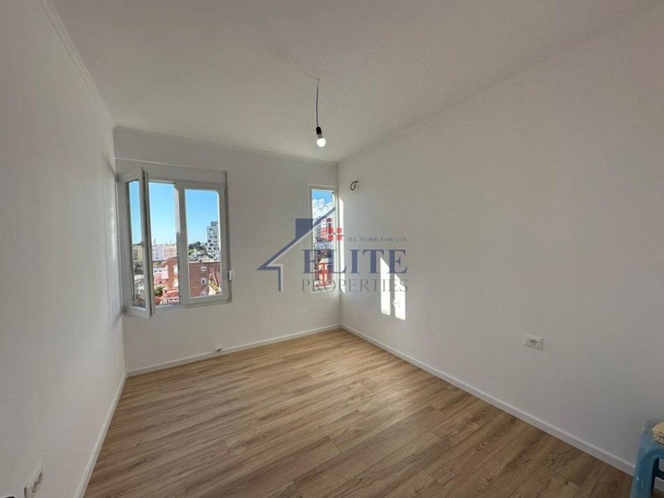 Tirane, shitet apartament 2+1 Kati 5, 74 m² 132.000 € (Xhamllik)