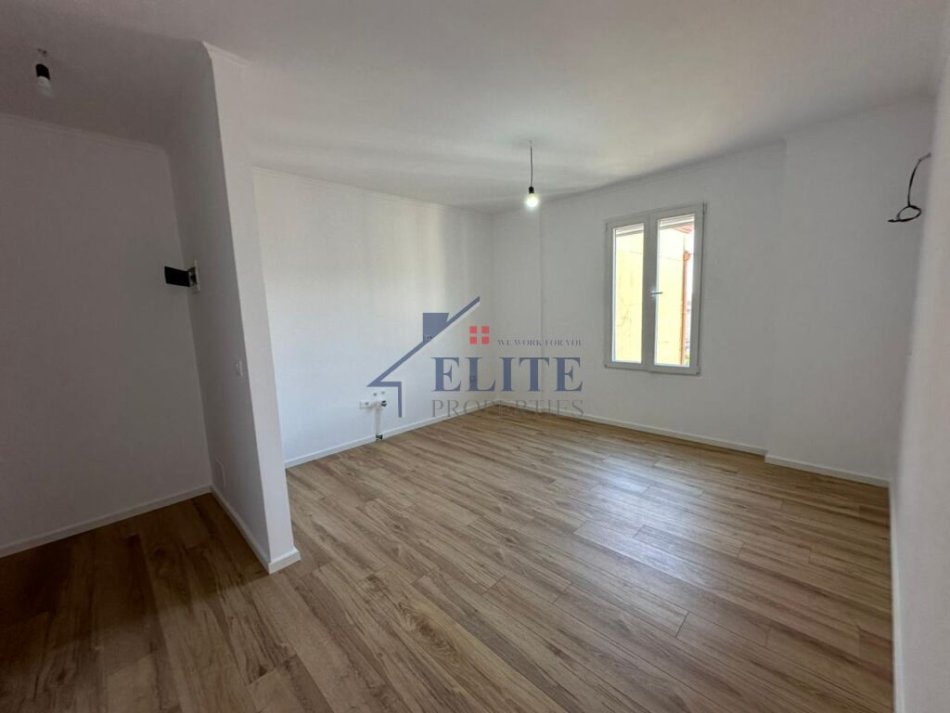 Tirane, shitet apartament 2+1 Kati 5, 74 m² 132.000 € (Xhamllik)
