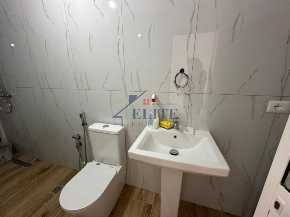 Tirane, shitet apartament 2+1 Kati 5, 74 m² 132.000 € (Xhamllik)