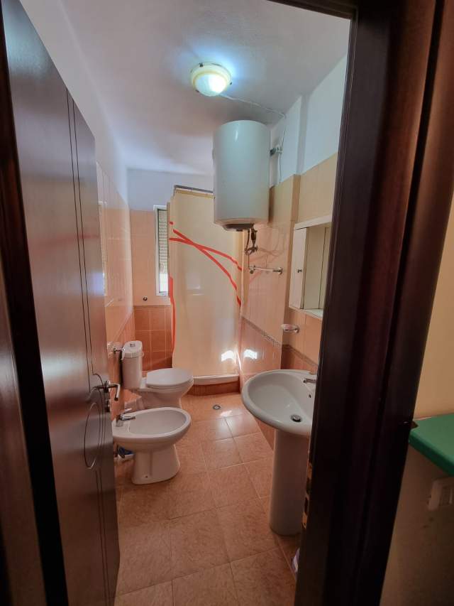 Tirane, jepet me qera apartament 2+1 Kati 2, 96 m² 450 Euro (Blloku i vilave Selite)