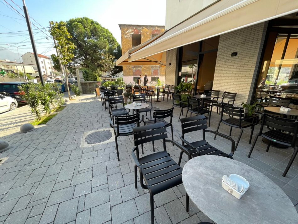 Tirane, shitet ambjent biznesi Kati 1, 80 m² 57.000 € (Kompleksi Asl)