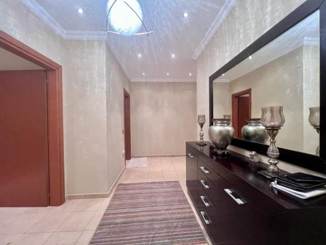 Tirane, jepet me qera apartament 2+1 Kati 4, 120 m² 1.000 Euro (qender)