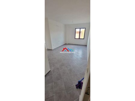 JEPET APARTAMENT PER ZYRA ME QERA 2+1+2 TEK RRUGA ALBANOPOLI AFER BULEVARDIT TE RI.