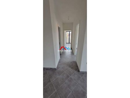 JEPET APARTAMENT PER ZYRA ME QERA 2+1+2 TEK RRUGA ALBANOPOLI AFER BULEVARDIT TE RI.