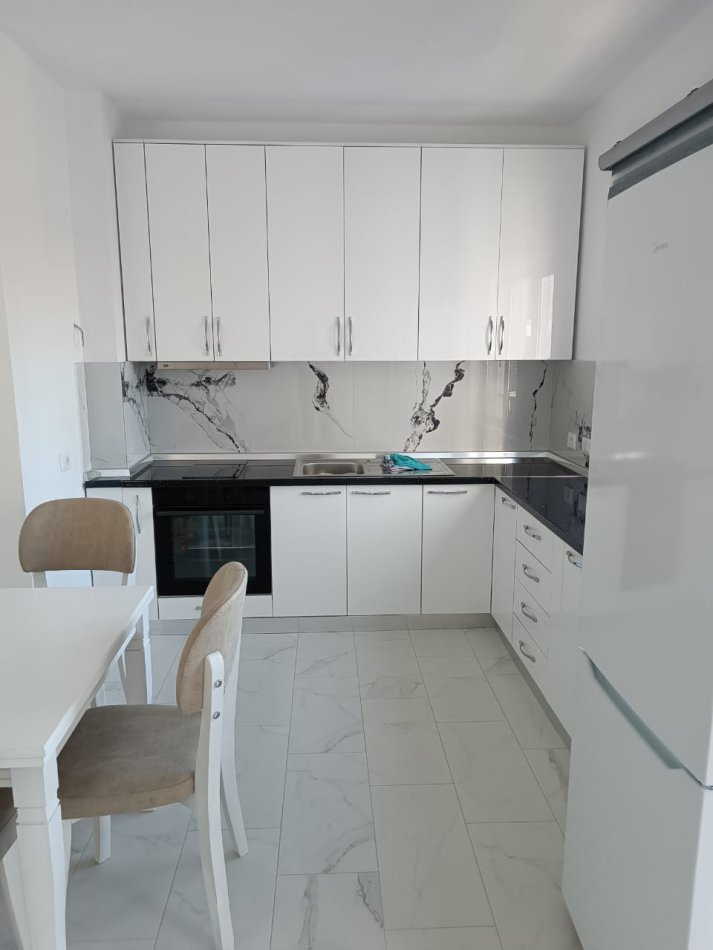 Tirane, jepet me qera apartament 2+1 Kati 5, 90 m² 550 € (Selvia)