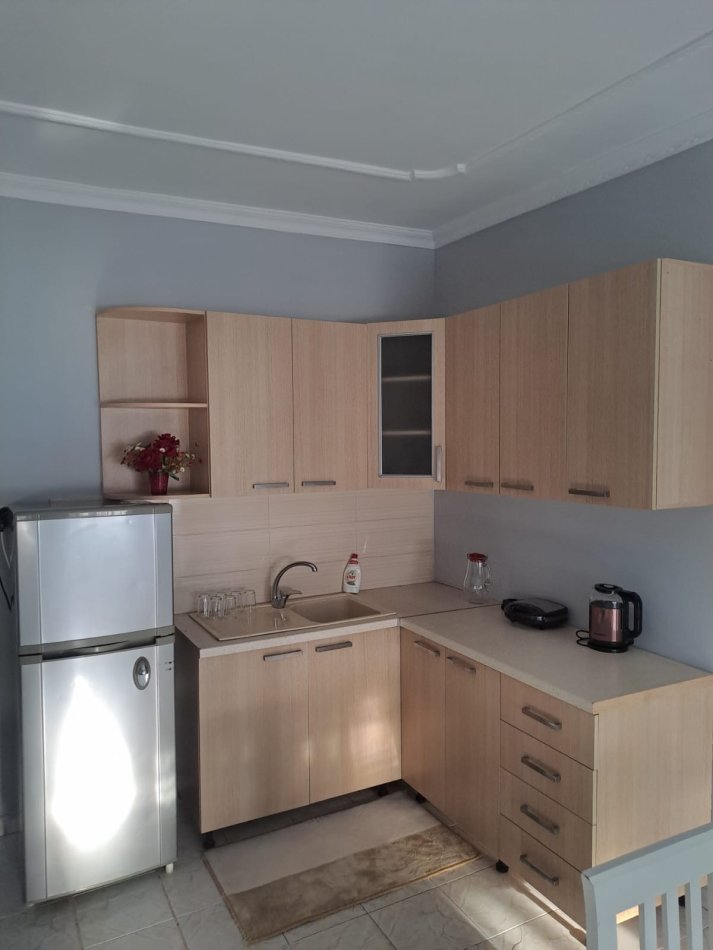 Tirane, jepet me qera apartament 2+1+Ballkon Kati 4, 90 m² 550 € (Pas Delijorgjit)
