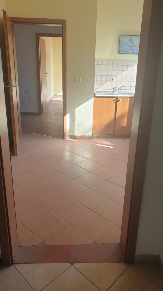 Tirane, jepet me qera ambjent biznesi Kati 3, 82 m² 500 € (Rruga e Dibres)