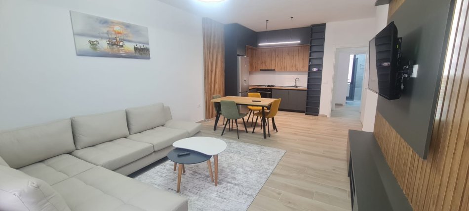 Tirane, jepet me qera apartament 2+1 Kati 4, 102 m² 650 € (XHAMLLIK)