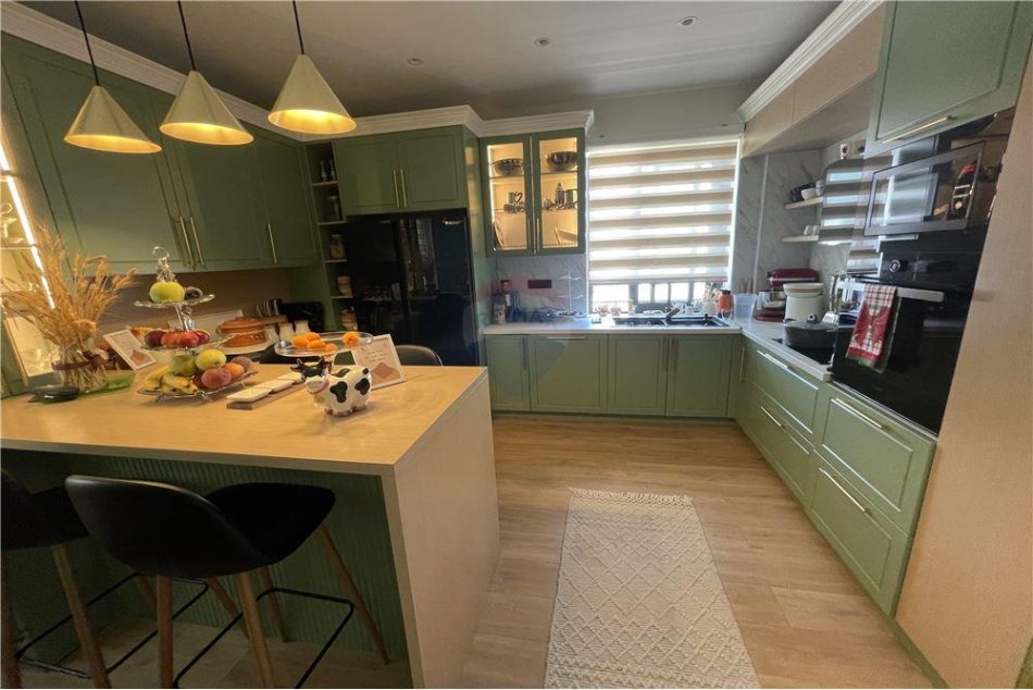 Tirane, shitet Vile 5+1+Aneks+Ballkon Kati 1, 515 m² 1.500.000 € 
