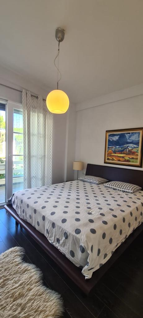 Durres, jepet me qera Vile 2 Katshe 160 m² 1.650 Euro (Kompleksi "Lura 1", Gjiri i Lalzit)