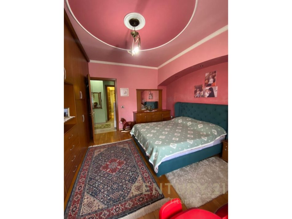 Tirane, shitet apartament 2+1 Kati 8, 140 m² 270.000 € (te Rruga e Kavajes , buze rruges kryesore prane Roza Blu)