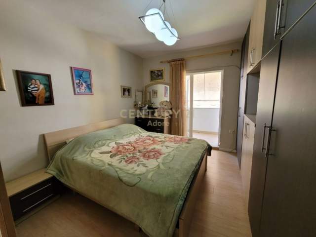 Tirane, jepet me qera apartament Kati 5, 68 m² 650 Euro (Ambasades Amerikane dhe Shkolles se Baletit)