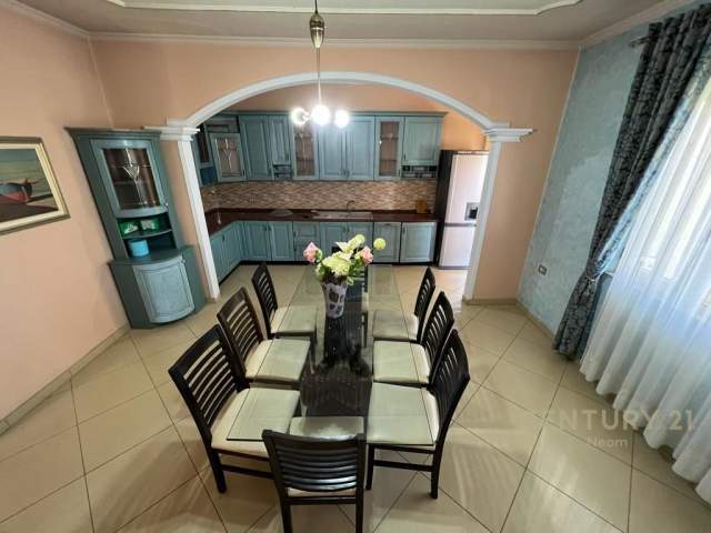 Tirane, jepet me qera apartament 2+1+A+BLK Kati 2, 180 m² 420 Euro