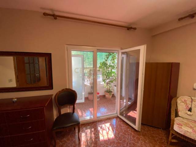 SHESIM APARTAMENT 2 +1 PERBALLE MATERNITETI TE RI / 105.000 Euro