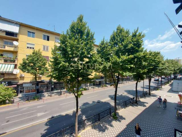 Tirane, jepet me qera zyre Kati 3, 36 m² 420 Euro (Rruga e Durresit)