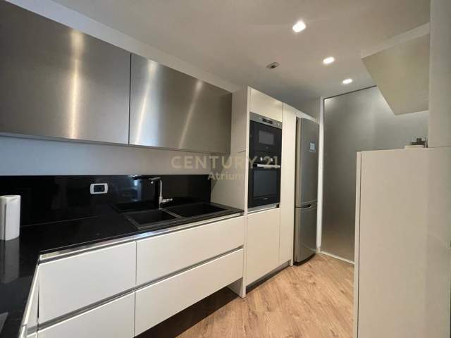 Tirane, jepet me qera apartament 2+1+A+BLK Kati 8, 101 m² 900 Euro