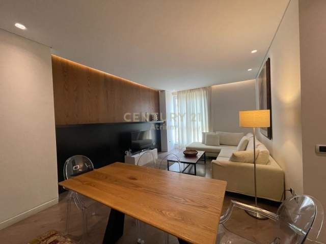 Tirane, jepet me qera apartament 2+1+A+BLK Kati 8, 101 m² 900 Euro