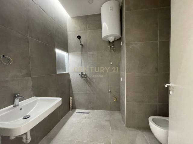 Tirane, jepet me qera apartament 2+1+A+BLK Kati 8, 780 Euro